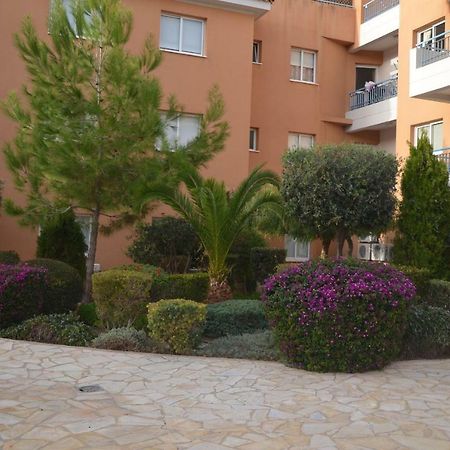 Iris Village Paphos Bagian luar foto