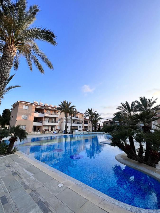 Iris Village Paphos Bagian luar foto
