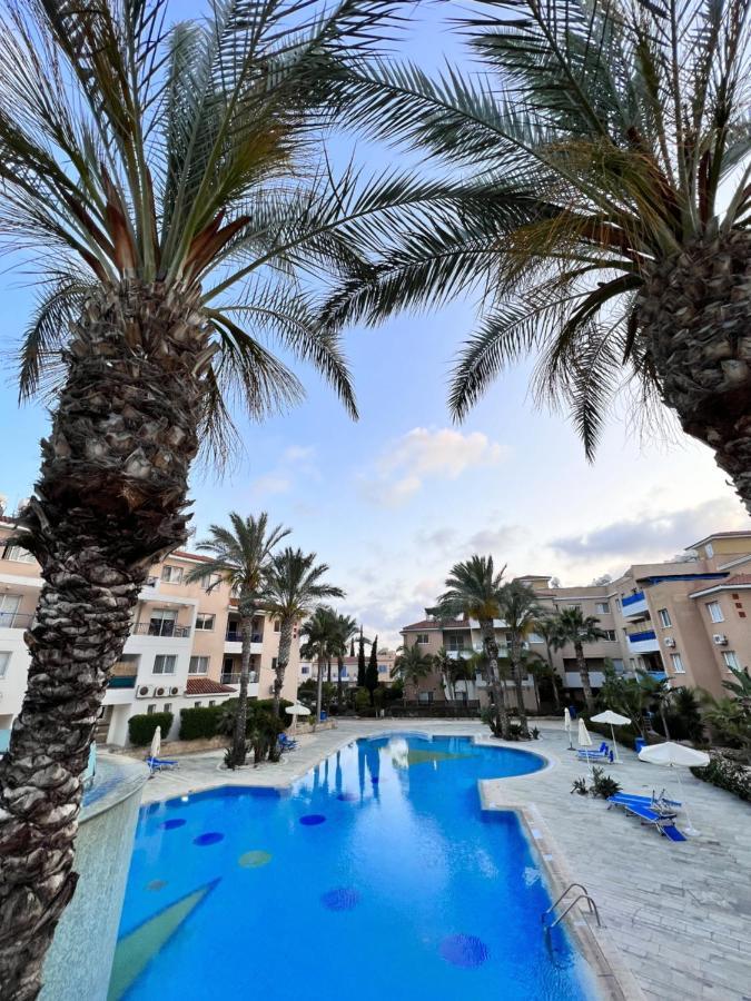 Iris Village Paphos Bagian luar foto