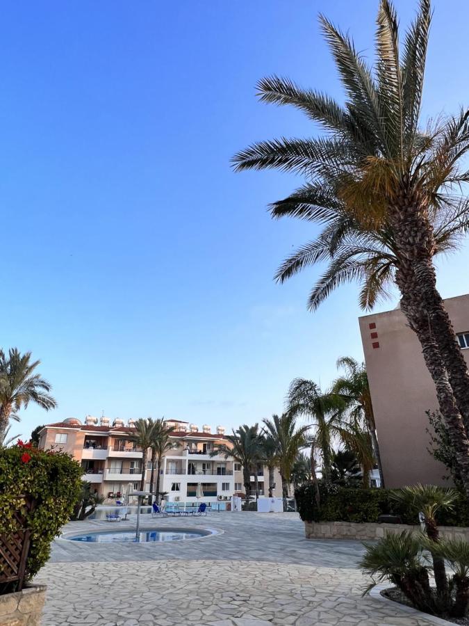 Iris Village Paphos Bagian luar foto