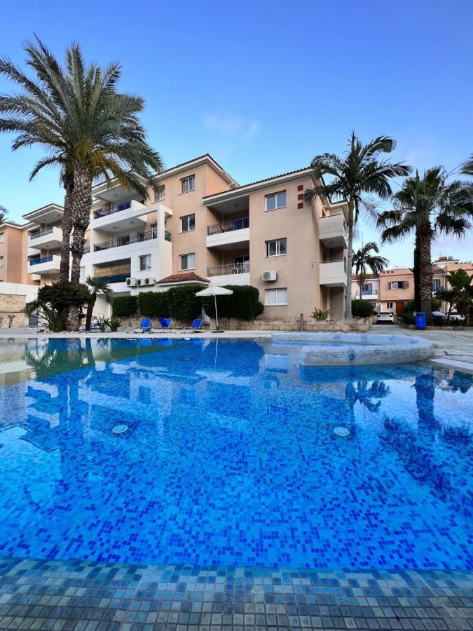 Iris Village Paphos Bagian luar foto