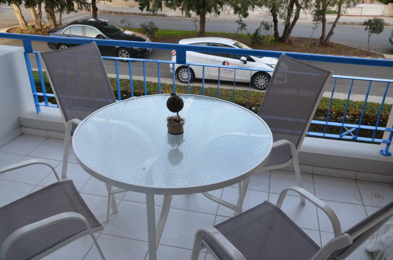 Iris Village Paphos Bagian luar foto