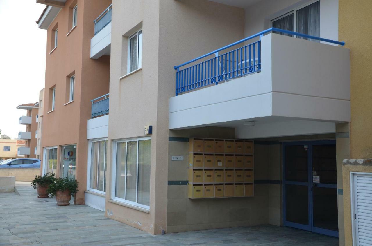 Iris Village Paphos Bagian luar foto
